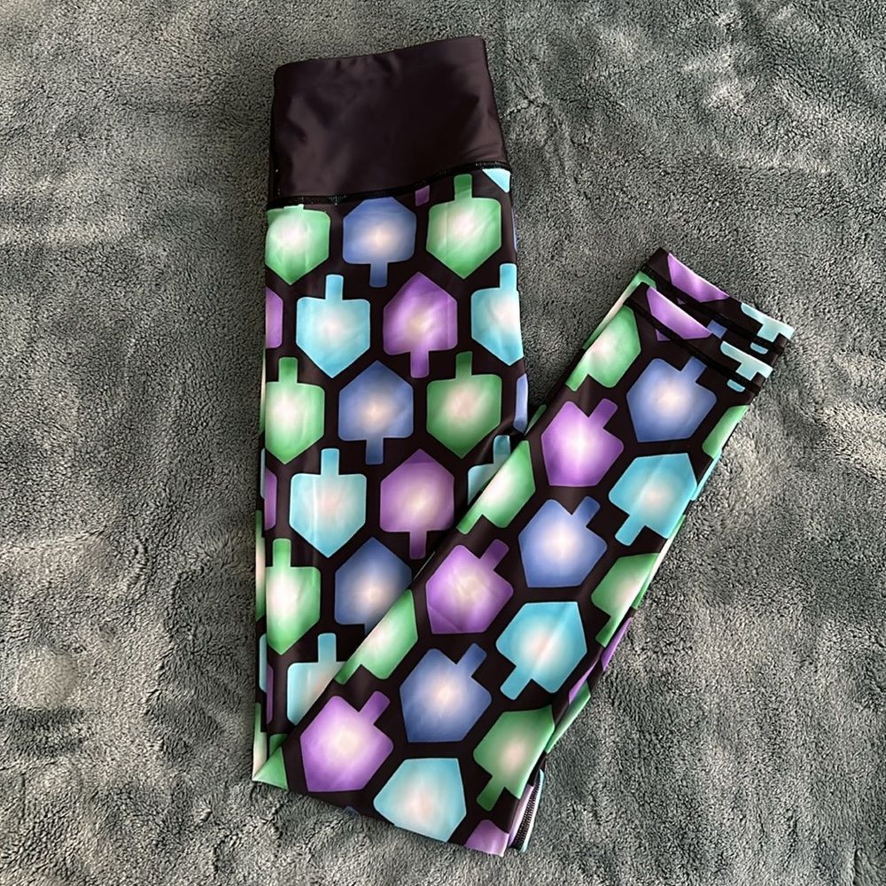 ❌ SOLD ❌ midrash manicures Hanukkah leggings - Picture 4 of 4